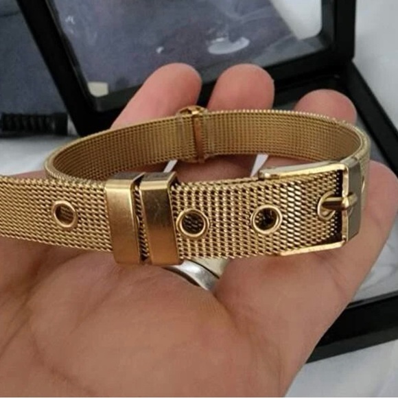 Roman Number Gold Bracelet - Picture 5 of 6